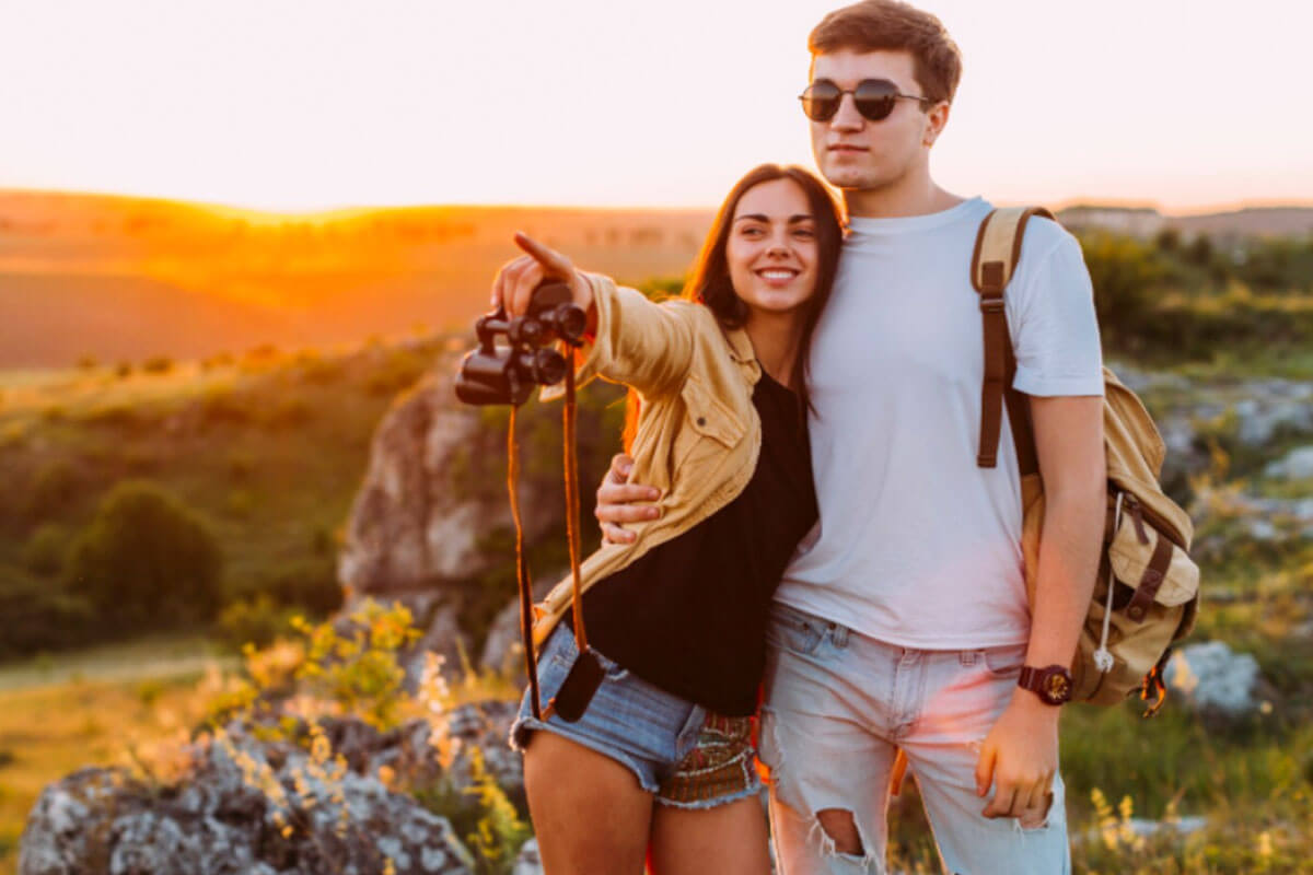 couple traveling