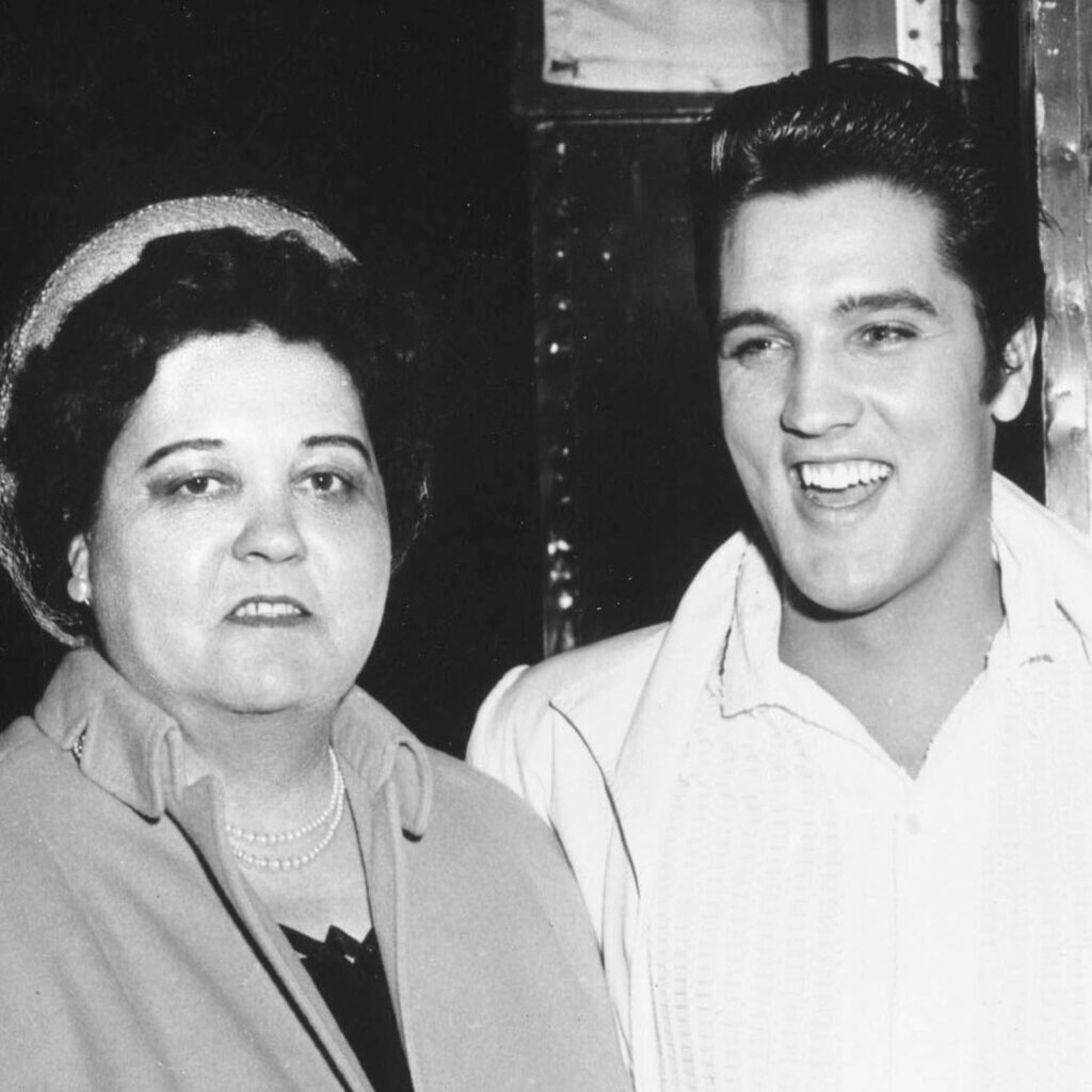 elvis mother