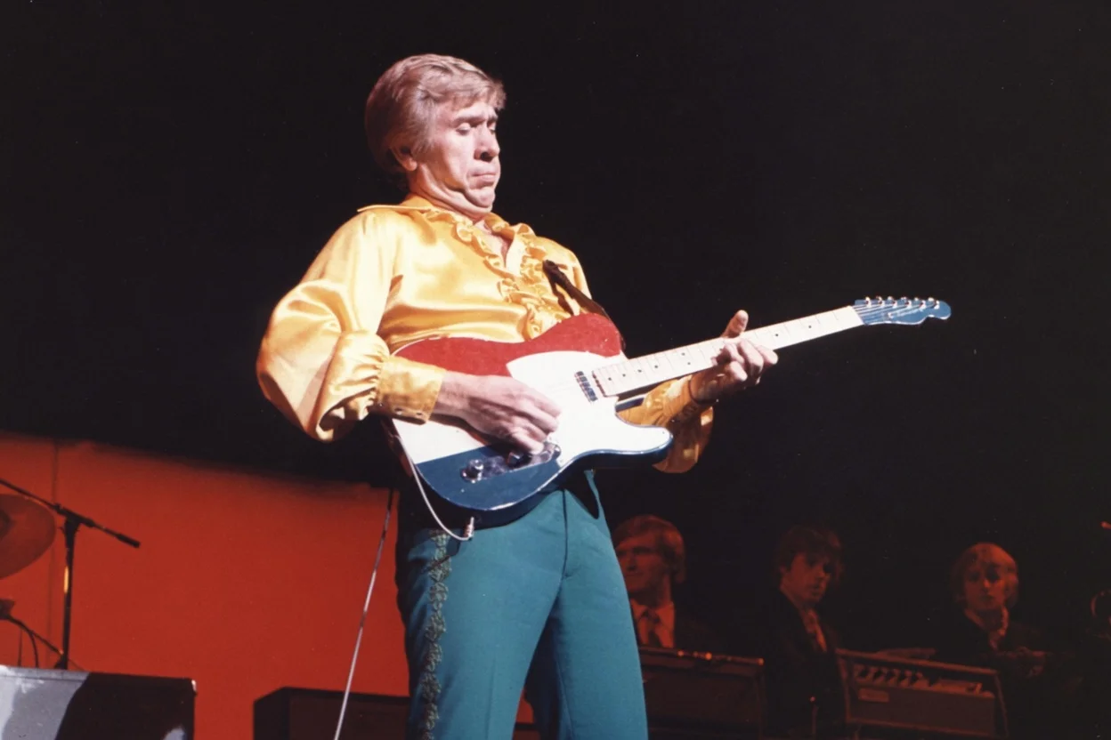Buck Owens on "Hee Haw," the Man Who Hated the Show That Made Him Famous 1 Buck Owens on "Hee Haw"