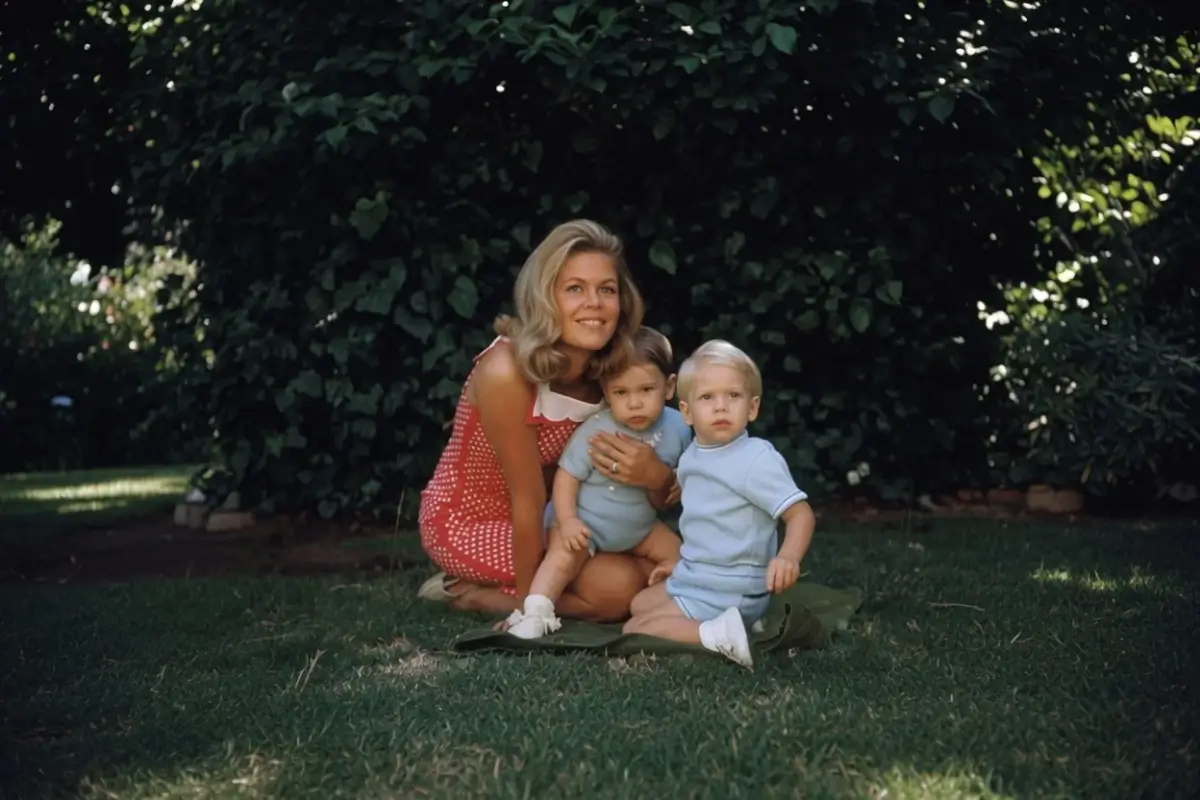 Who Inherited Elizabeth Montgomery's Estate, and Where Her Children Are Now 1 Elizabeth Montgomery Children