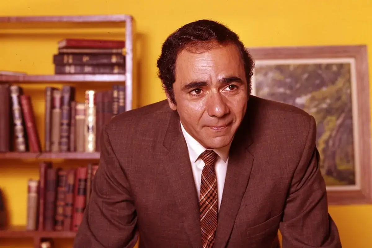 Michael Constantine, Room 222