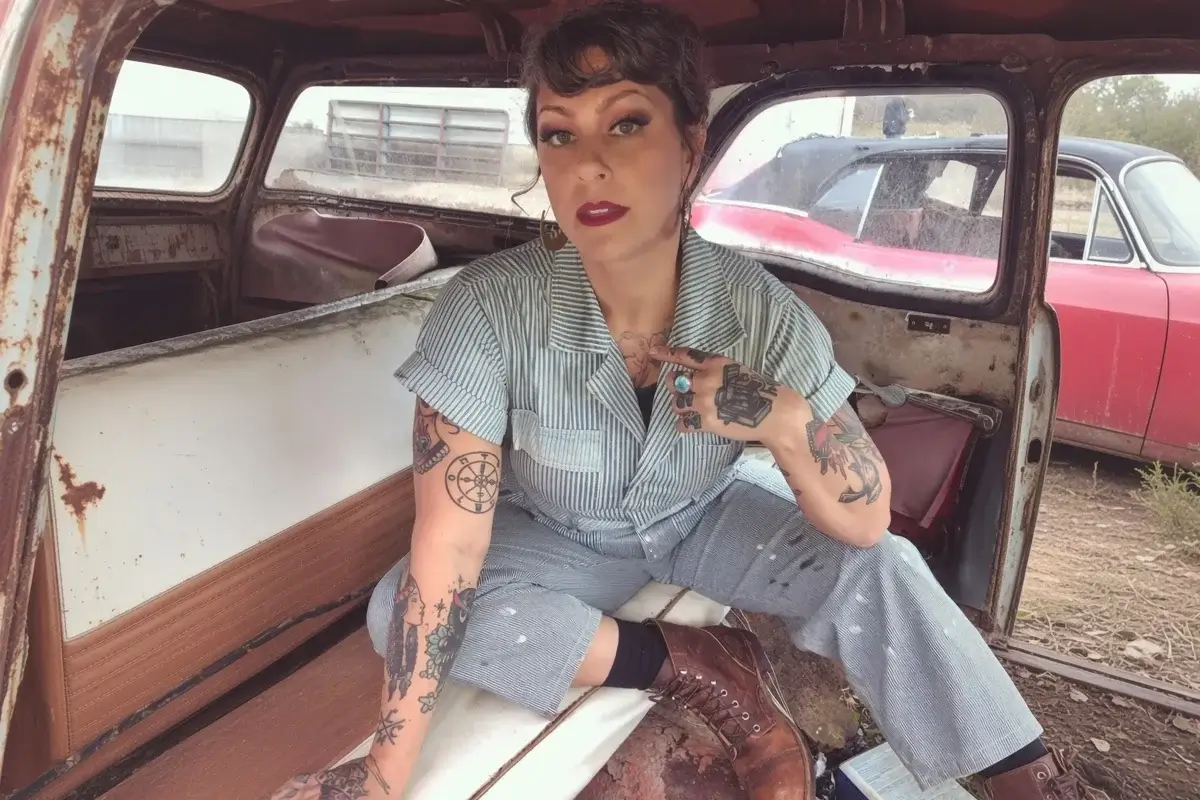 Danielle Colby From American Pickers, Age, Husband and What Comes Next 1 Danielle Colby