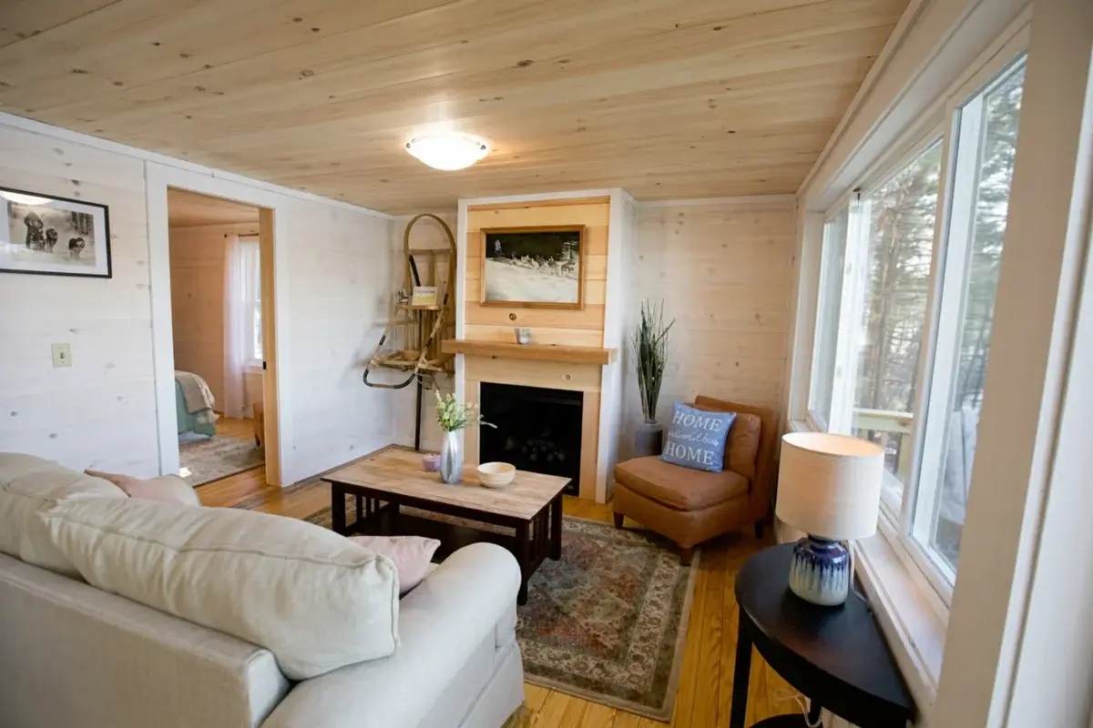 The Dixie Dog Den, Dixie’s Family Shed Rebuild 1 “The Dixie Dog Den” is Season 3, Episode 16 of Maine Cabin Masters, and it aired on April 1, 2019.