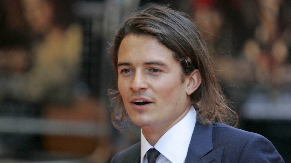 Male Celebrities With Long Hair Glossyfied Com